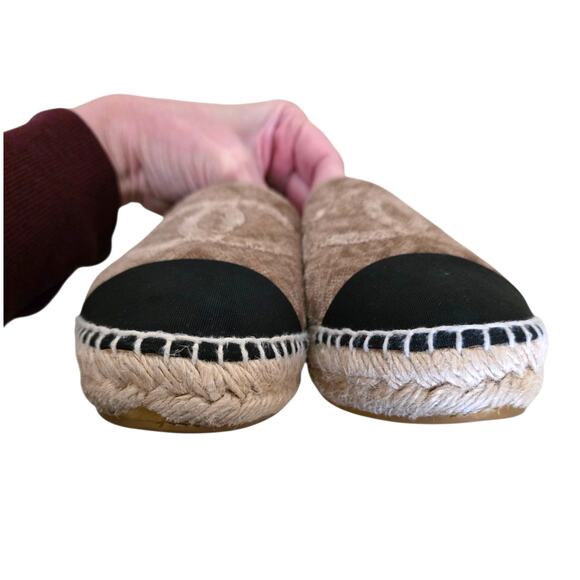 Chanel Beige Black Velvet Camellia CC Cap Toe Espadrilles G29762 IT 38 - Picture 6 of 14